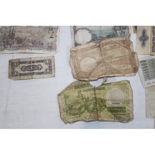 809 - SELECTION OF ANTIQUE AND VINTAGE WORLD BANKNOTES