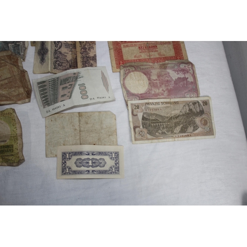 809 - SELECTION OF ANTIQUE AND VINTAGE WORLD BANKNOTES