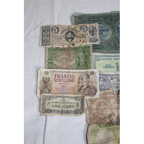 809 - SELECTION OF ANTIQUE AND VINTAGE WORLD BANKNOTES