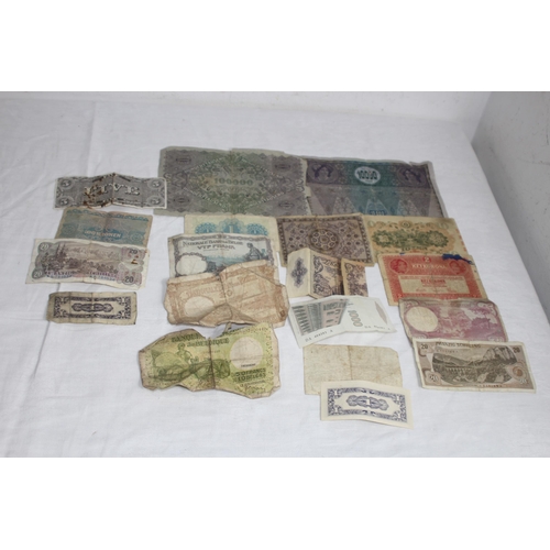 809 - SELECTION OF ANTIQUE AND VINTAGE WORLD BANKNOTES
