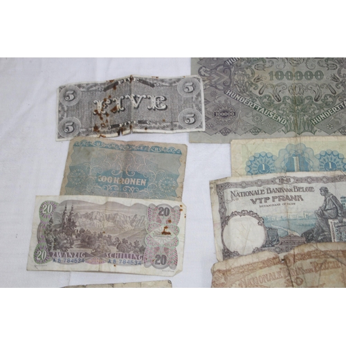 809 - SELECTION OF ANTIQUE AND VINTAGE WORLD BANKNOTES