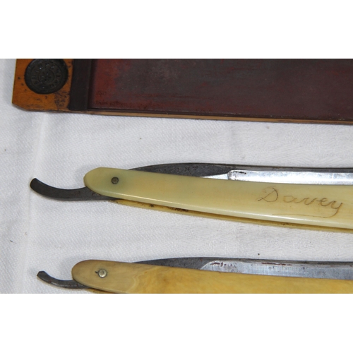 722 - QUANTITY OF VINTAGE CUT THROAT RAZORS