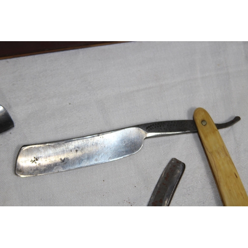 722 - QUANTITY OF VINTAGE CUT THROAT RAZORS