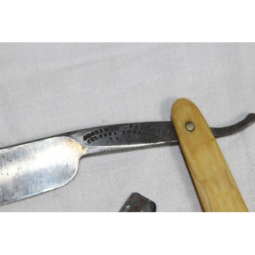 722 - QUANTITY OF VINTAGE CUT THROAT RAZORS