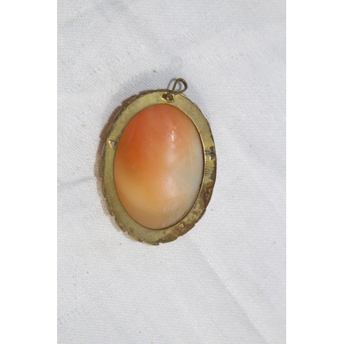 854 - QUANTITY OF VINTAGE AND ANTIQUE CAMEO BROOCHES