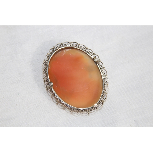 854 - QUANTITY OF VINTAGE AND ANTIQUE CAMEO BROOCHES