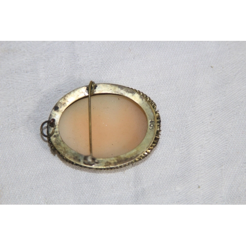 854 - QUANTITY OF VINTAGE AND ANTIQUE CAMEO BROOCHES