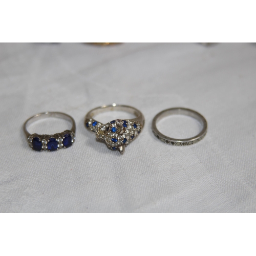 855 - QUANTITY OF SILVER RINGS - 66G