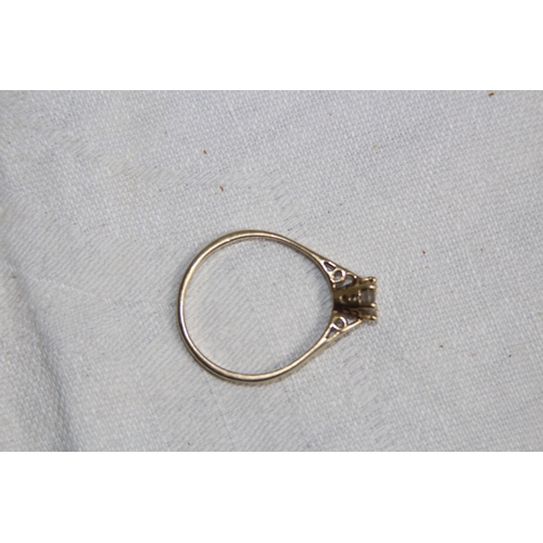 966 - 9CT GOLD RING - 1.65G - SIZE O