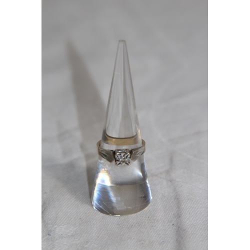 967 - 9CT GOLD AND DIAMOND RING - 2.65G - SIZE M 1/2