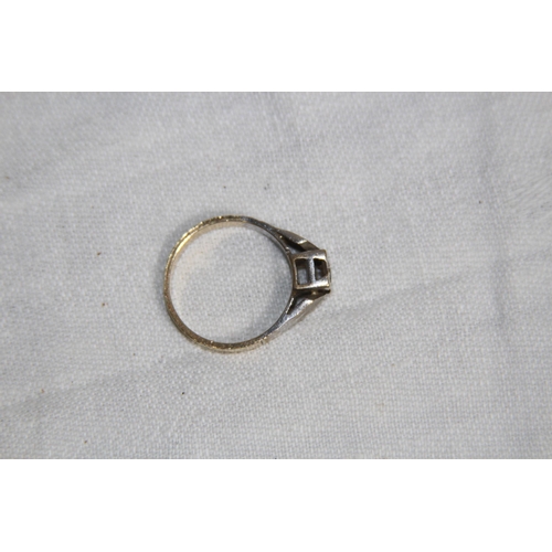 967 - 9CT GOLD AND DIAMOND RING - 2.65G - SIZE M 1/2