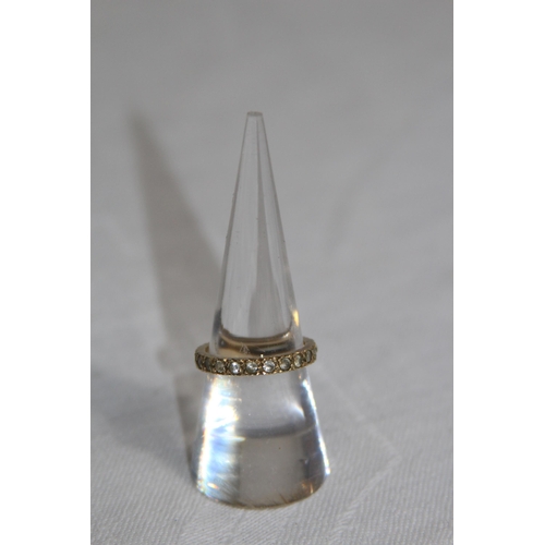 969 - 9CT GOLD ETERNITY RING - 2.40G - SIZE N