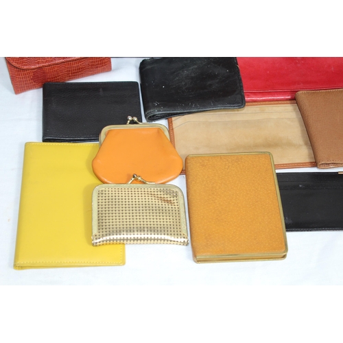 328 - LARGE QUANTITY OF LEATHER PURSES ETC