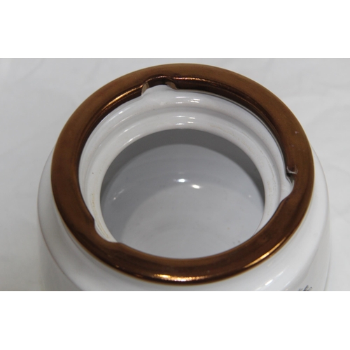 672 - GRAY POTTERY AND CROWN STAFFORDSHIRE POTTERY
21CM