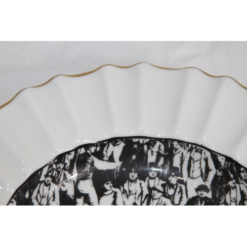 672 - GRAY POTTERY AND CROWN STAFFORDSHIRE POTTERY
21CM