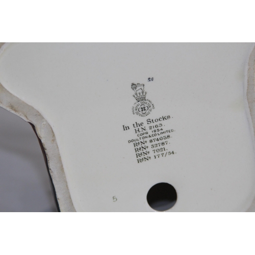 676 - ROYAL DOULTON IN THE STOCKS FIGURINE
14 X 14CM