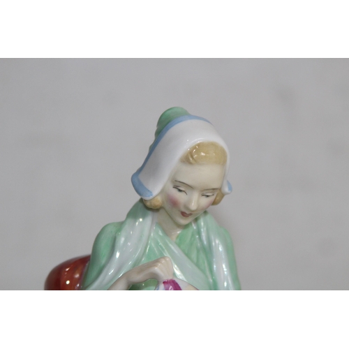 677 - ROYAL DOULTON PATCH WORK QUILT FIGURINE
17CM