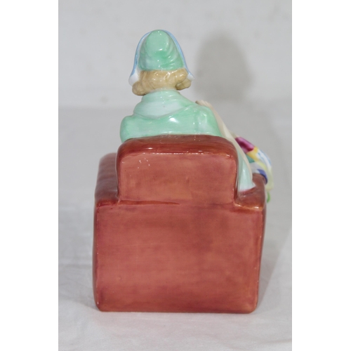 677 - ROYAL DOULTON PATCH WORK QUILT FIGURINE
17CM