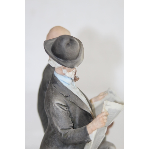 684 - CAPO DI MONTE THE SUNDAY NEWS FIGURE
23 X 20CM