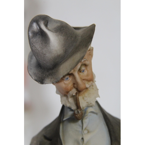 684 - CAPO DI MONTE THE SUNDAY NEWS FIGURE
23 X 20CM