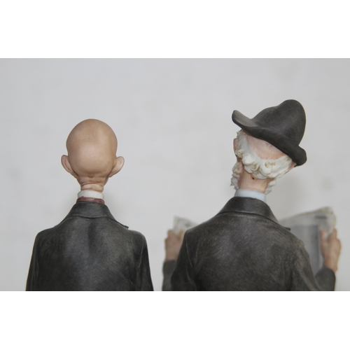 684 - CAPO DI MONTE THE SUNDAY NEWS FIGURE
23 X 20CM