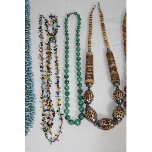 737 - QUANTITY OF GOOD VINTAGE AND MODERN COSTUME NECKLACES