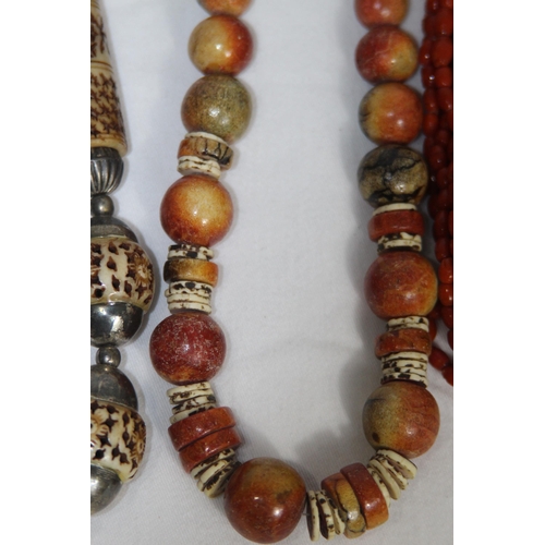 737 - QUANTITY OF GOOD VINTAGE AND MODERN COSTUME NECKLACES