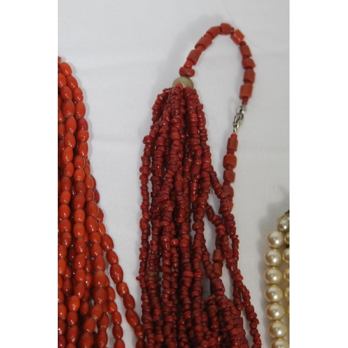 737 - QUANTITY OF GOOD VINTAGE AND MODERN COSTUME NECKLACES