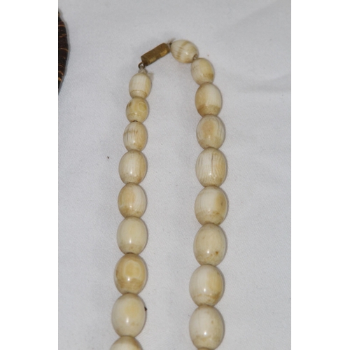 737 - QUANTITY OF GOOD VINTAGE AND MODERN COSTUME NECKLACES