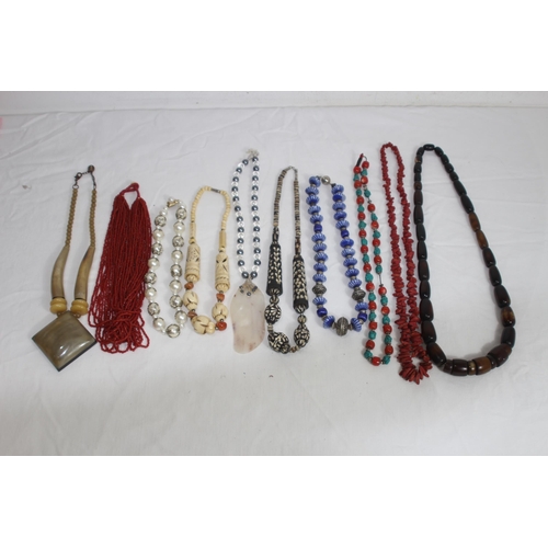 738 - QUANTITY OF GOOD VINTAGE AND MODERN COSTUME NECKLACES
