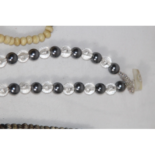 738 - QUANTITY OF GOOD VINTAGE AND MODERN COSTUME NECKLACES
