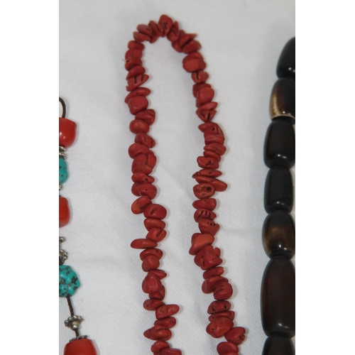 738 - QUANTITY OF GOOD VINTAGE AND MODERN COSTUME NECKLACES