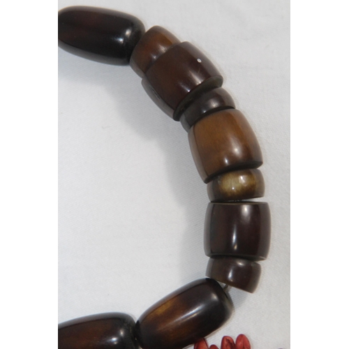 738 - QUANTITY OF GOOD VINTAGE AND MODERN COSTUME NECKLACES