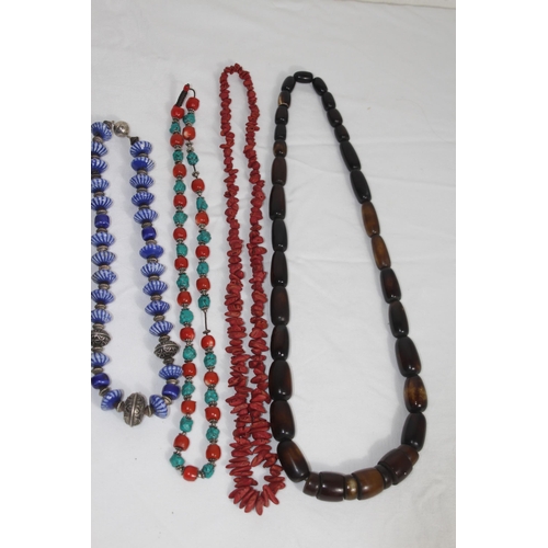 738 - QUANTITY OF GOOD VINTAGE AND MODERN COSTUME NECKLACES