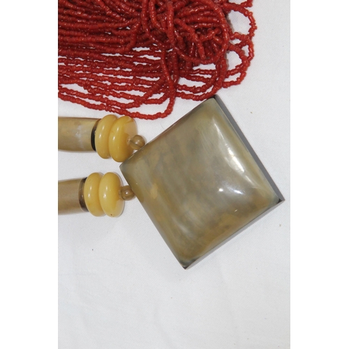 738 - QUANTITY OF GOOD VINTAGE AND MODERN COSTUME NECKLACES