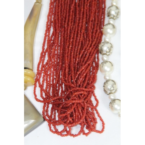 738 - QUANTITY OF GOOD VINTAGE AND MODERN COSTUME NECKLACES