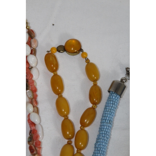 739 - QUANTITY OF GOOD VINTAGE AND MODERN COSTUME NECKLACES