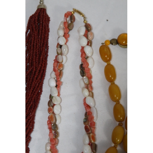 739 - QUANTITY OF GOOD VINTAGE AND MODERN COSTUME NECKLACES