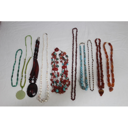 740 - QUANTITY OF GOOD VINTAGE AND MODERN COSTUME NECKLACES