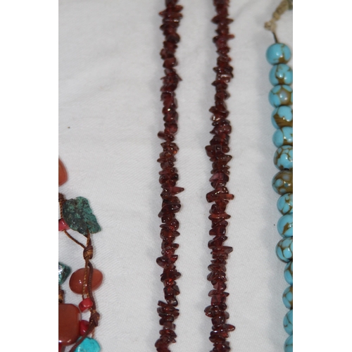 740 - QUANTITY OF GOOD VINTAGE AND MODERN COSTUME NECKLACES