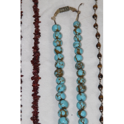 740 - QUANTITY OF GOOD VINTAGE AND MODERN COSTUME NECKLACES