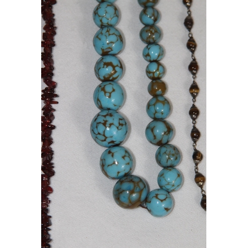 740 - QUANTITY OF GOOD VINTAGE AND MODERN COSTUME NECKLACES