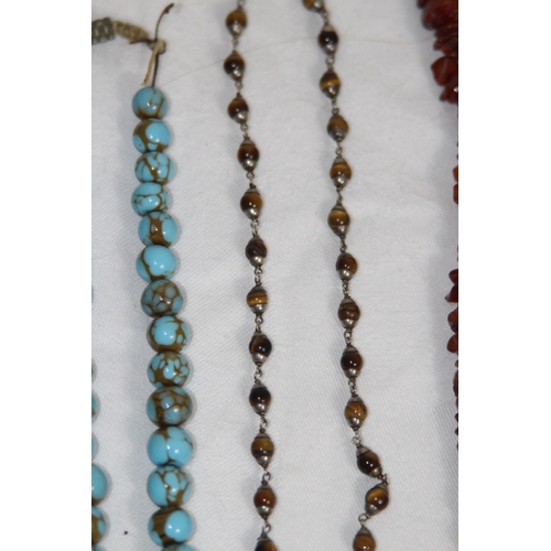 740 - QUANTITY OF GOOD VINTAGE AND MODERN COSTUME NECKLACES