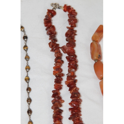 740 - QUANTITY OF GOOD VINTAGE AND MODERN COSTUME NECKLACES