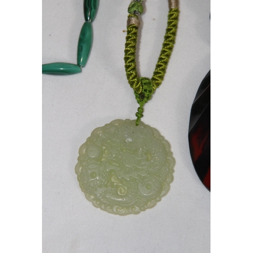 740 - QUANTITY OF GOOD VINTAGE AND MODERN COSTUME NECKLACES