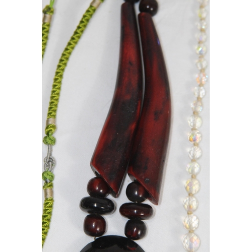 740 - QUANTITY OF GOOD VINTAGE AND MODERN COSTUME NECKLACES