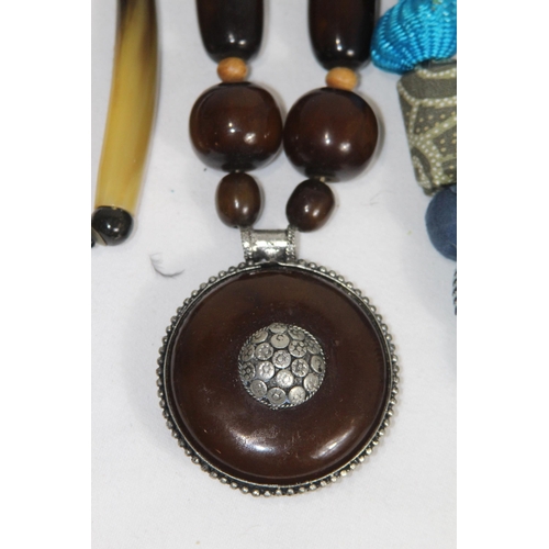 742 - QUANTITY OF GOOD VINTAGE AND MODERN COSTUME NECKLACES