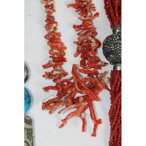 742 - QUANTITY OF GOOD VINTAGE AND MODERN COSTUME NECKLACES