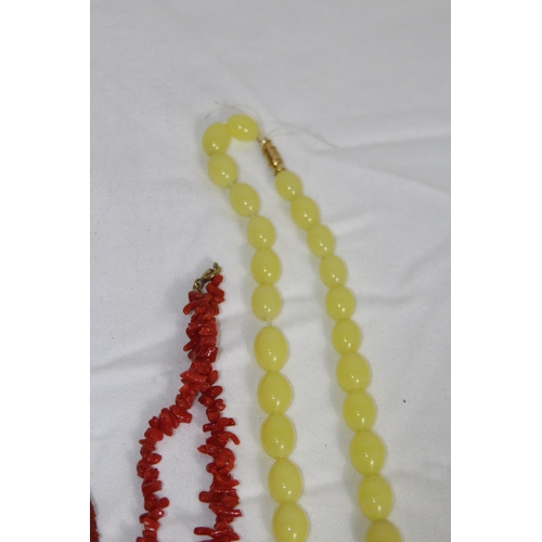 742 - QUANTITY OF GOOD VINTAGE AND MODERN COSTUME NECKLACES