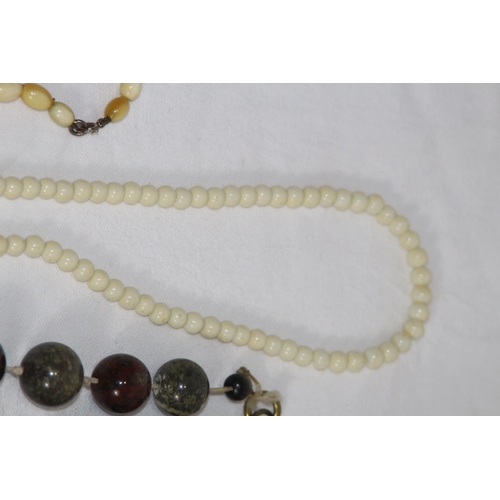 742 - QUANTITY OF GOOD VINTAGE AND MODERN COSTUME NECKLACES
